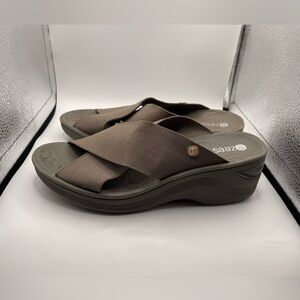 Bzees Desire brown women’s wedge sandals size 8 WIDE
